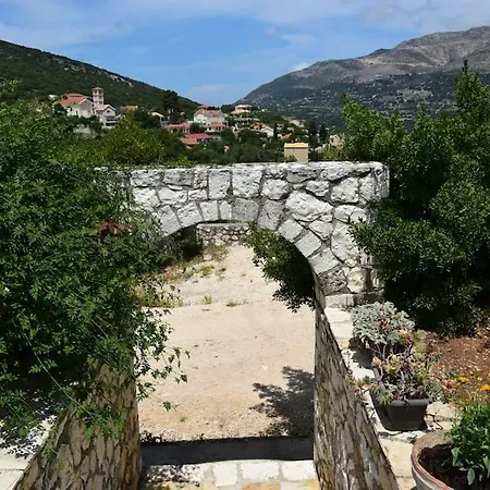 Mountain Breeze Semesterbostad *